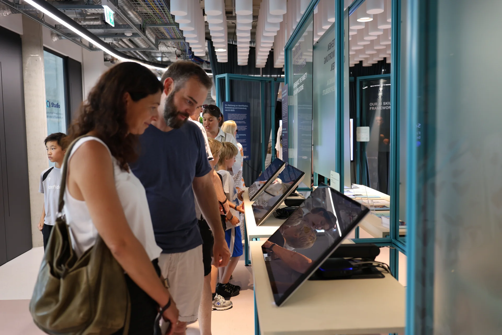 Applied AI Institute 2 Besucher im applied AI Studio